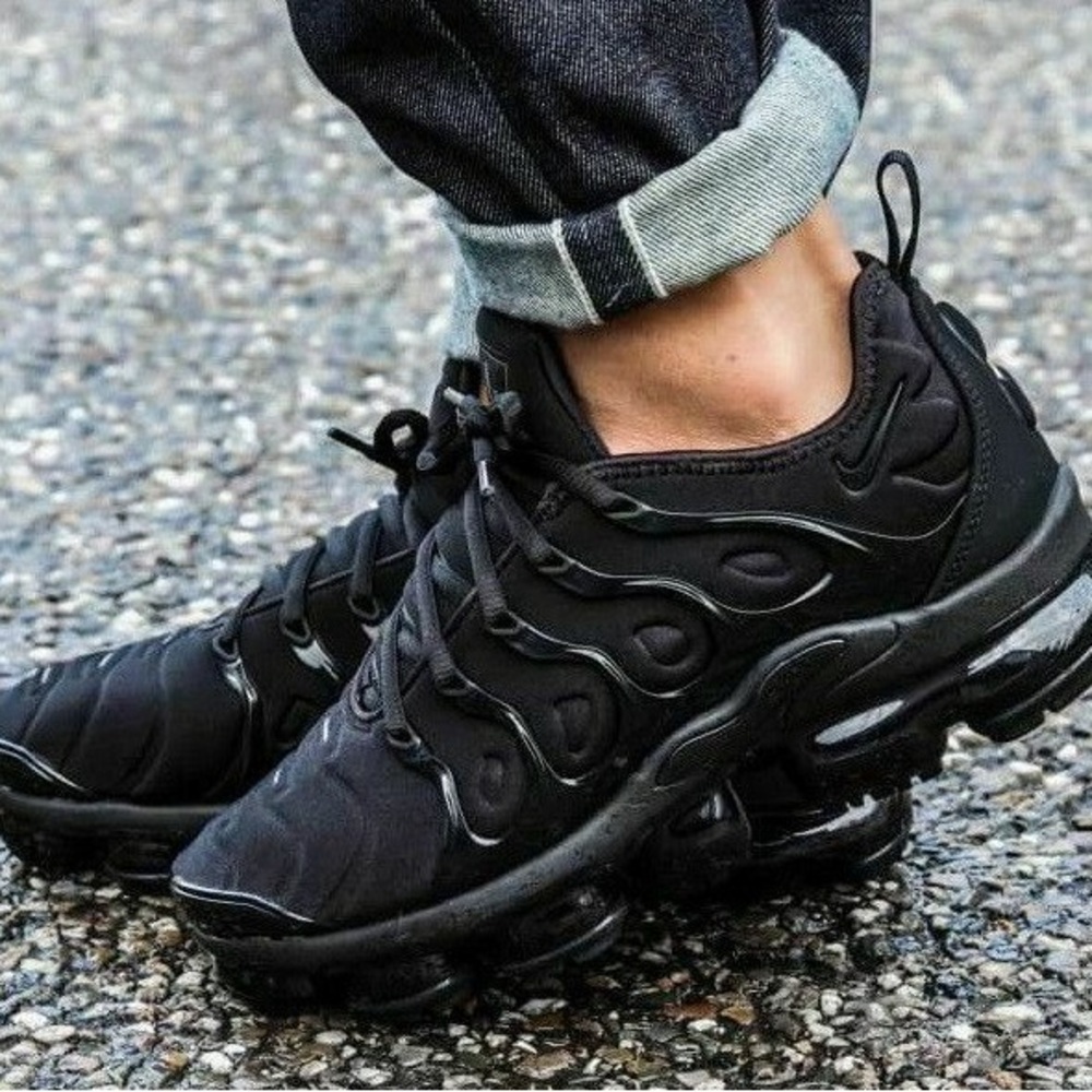 Nike Black VaporMax Plus Sneakers - Picture 2 of 5